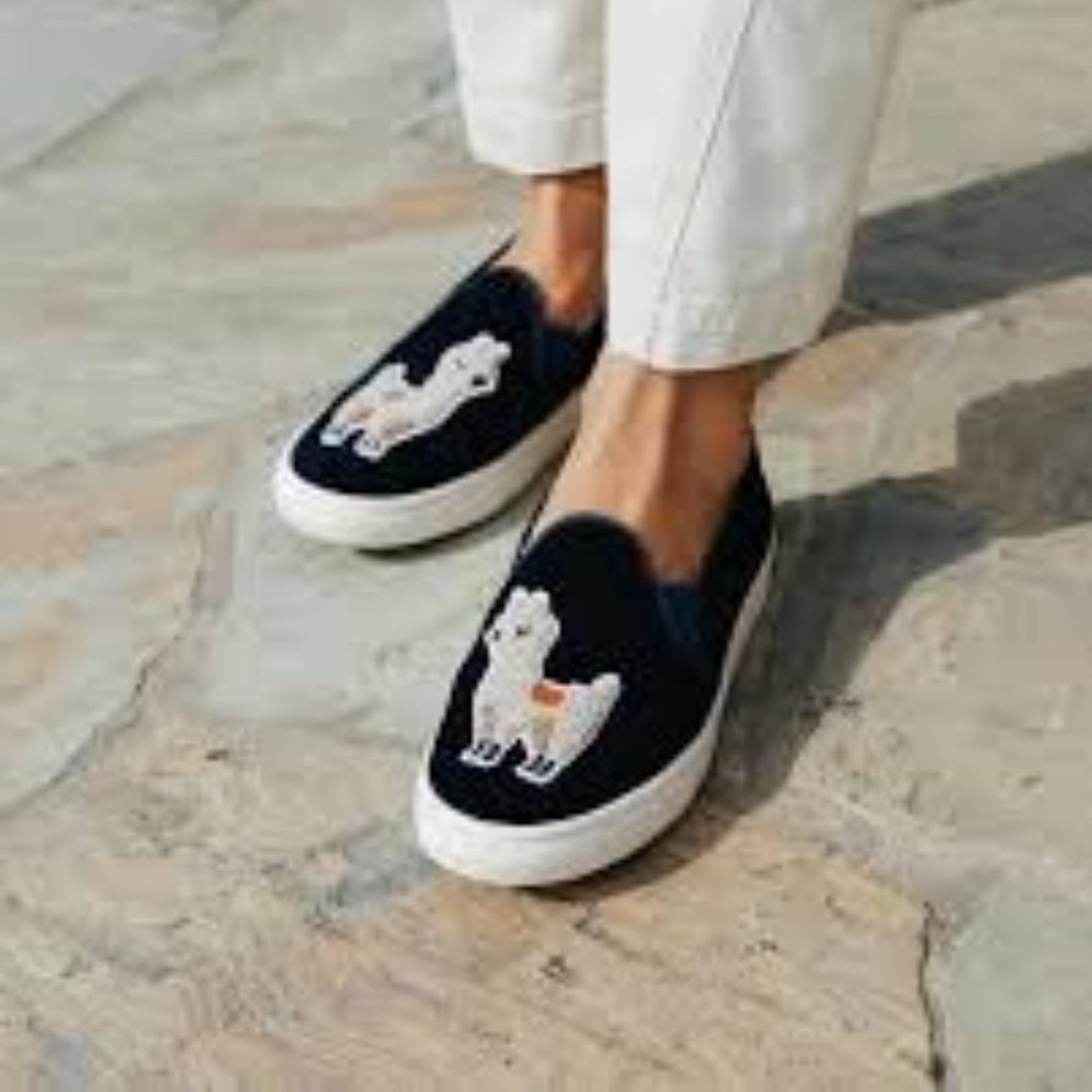 NWT Soludos Velvet Llama Sneaker